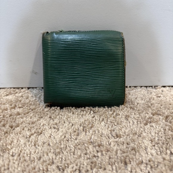 VINTAGE Louis Vuitton Wallet LV Green Epi Leather Bifold Coin Made in France - Picture 1 of 13